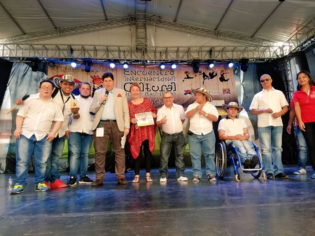 ALFIME's tweet image. Mención de honor que nos confiere el #EncuentroInternacionalCulturalVictorRaulRojas y la @AlcChiquinquira en su 11° Versión.

El Honor es para nosotros de poder representar a #Envigado y dejar su nombre en alto 
@AlcaldiaEnv
Gracias #Chiquinquirá