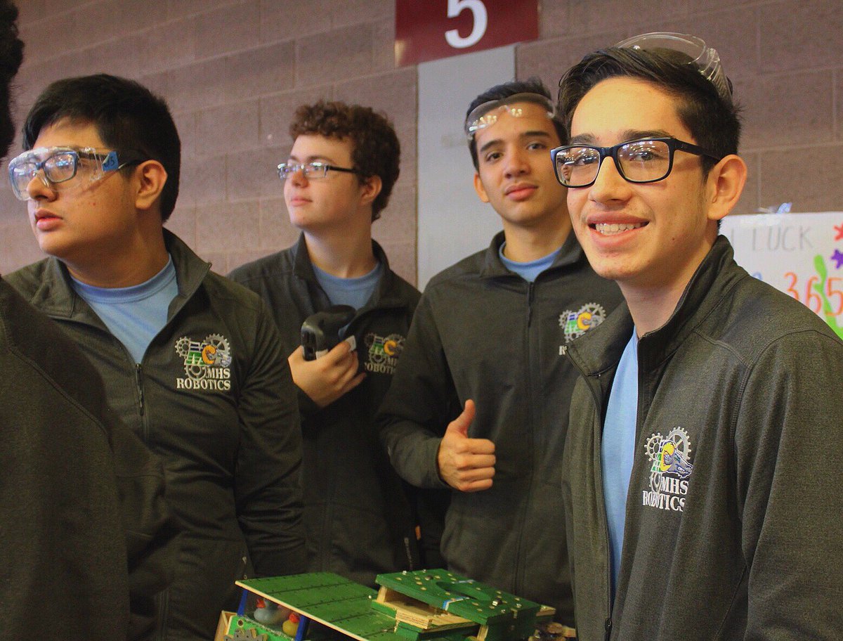 MHSRoboticsEPTX's tweet image. Montwood and El dorado high school today at the BEST competition in Las cruces! Good luck to all teams that came out ! #Thanks2BESTRobotics  #TeamSISD