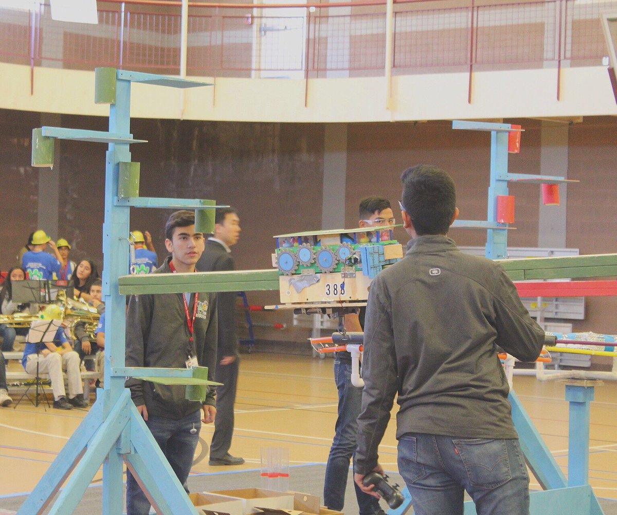 MHSRoboticsEPTX's tweet image. Montwood and El dorado high school today at the BEST competition in Las cruces! Good luck to all teams that came out ! #Thanks2BESTRobotics  #TeamSISD