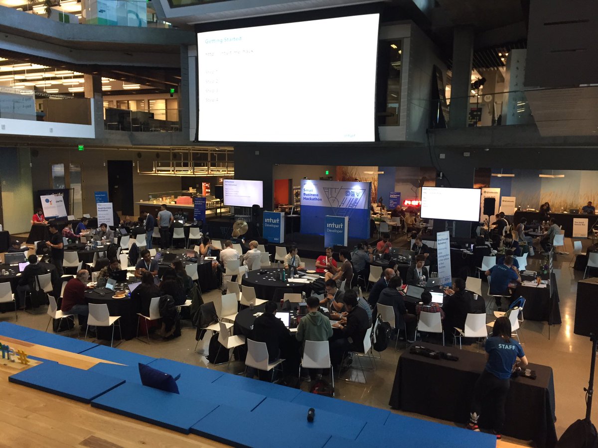 peezarelli's tweet image. #smallbizhack @intuit @IntuitApps is jam packed.  About to walkthrough #D4D #design4delight