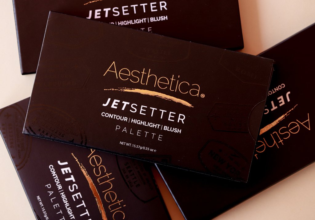 READY. JET. SET. GO! Tell us your favorite place you have traveled to this year? - - - - - #AestheticaCosmetics #Jetsetter #Aesthetics #travelsize #contour #contourkit #highlight #blush #threeinone #makeupaddict #makeuplover #travelingmakeup