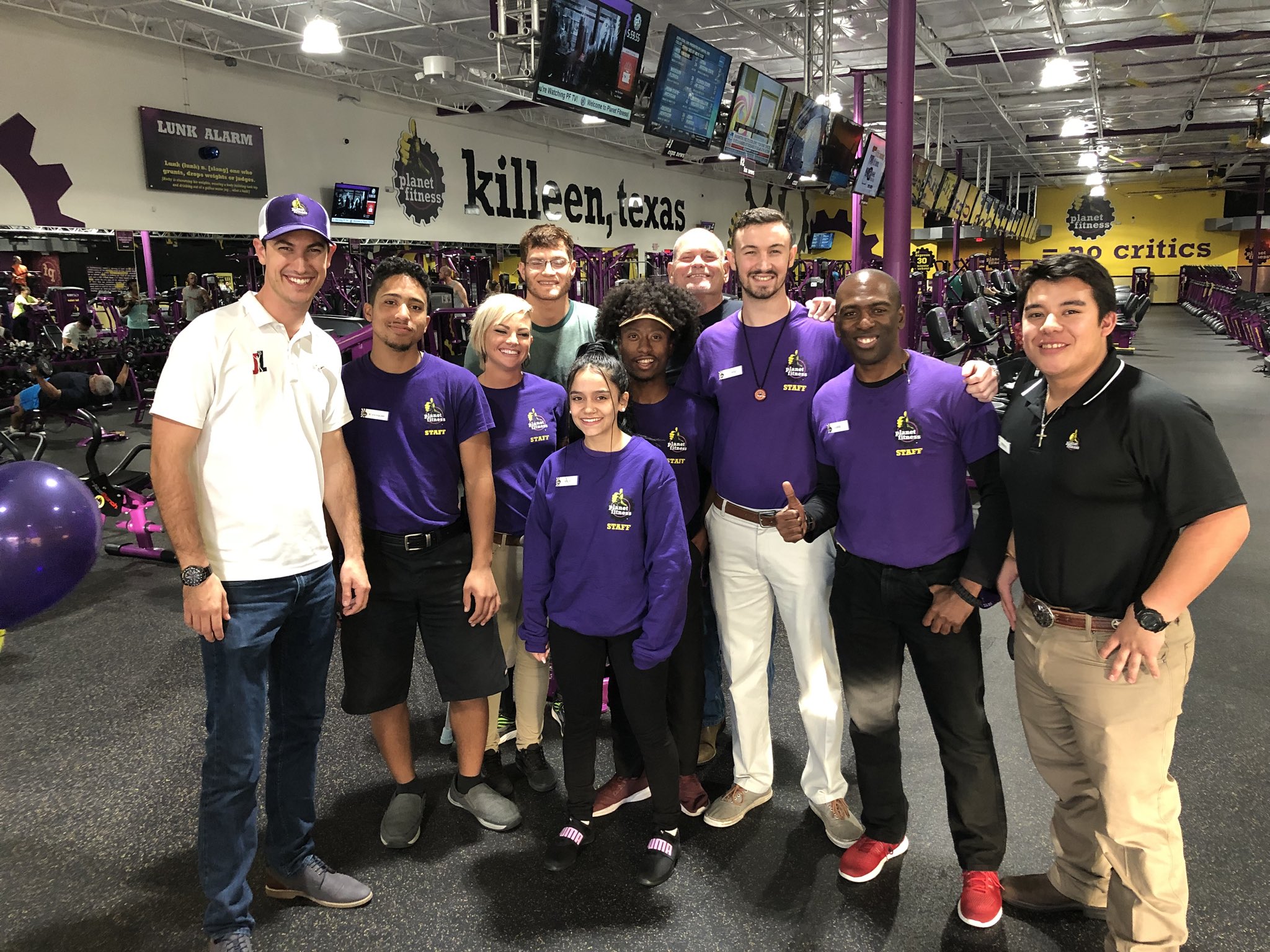 Joey Logano on X: Thanks @PlanetFitness in Killeen, TX! Great group of  fans came out for a fun night! #TeamJL  / X