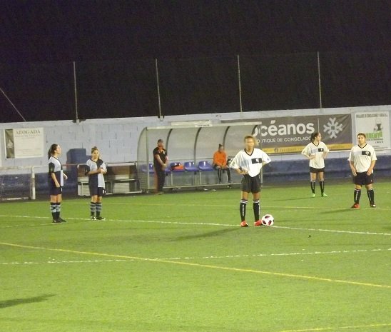 SEGUNDA DIVISIÓN FEMENINA
Triunfo de las jugadoras del AUGüímar femenino en su visita al San Antonio Pilar (0-4). Los goles güimareros fueron conseguidos por Jenni y Yanira (3). Con este resultado las azulillas suman 18 puntos en la clasificación.