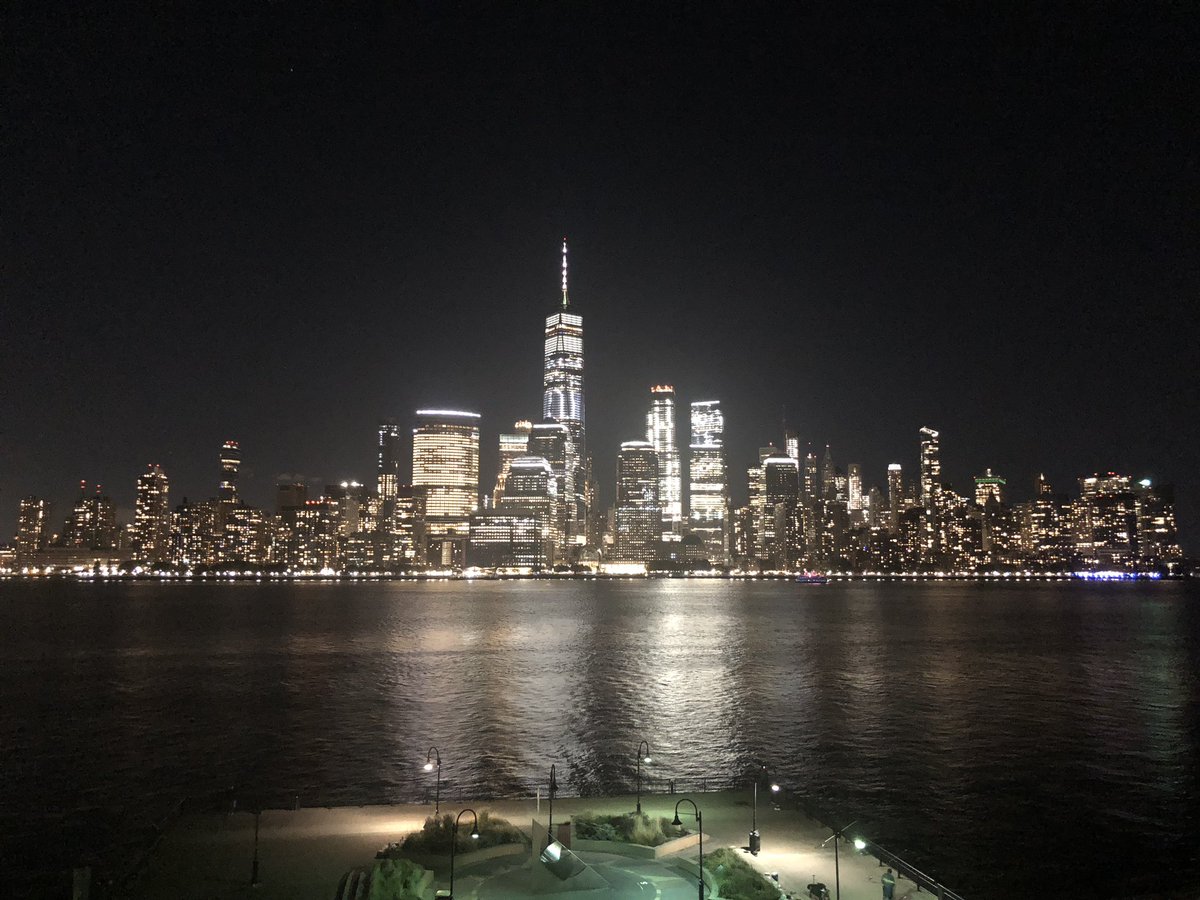 amyxzh's tweet image. Holy crap! My hotel room has a balcony and this is my view from it 🤩 #CSCW2018