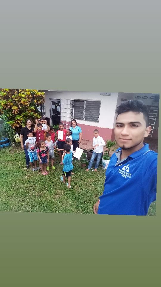 ilkadiaz_18's tweet photo. Felices y pidiendo mas talleres @Infoplazass #YoSoyInfoplaza #MomentosInfoplaza #LosSantos242 @LuisCisneross @victorm_d https://t.co/29L7NrPG9W