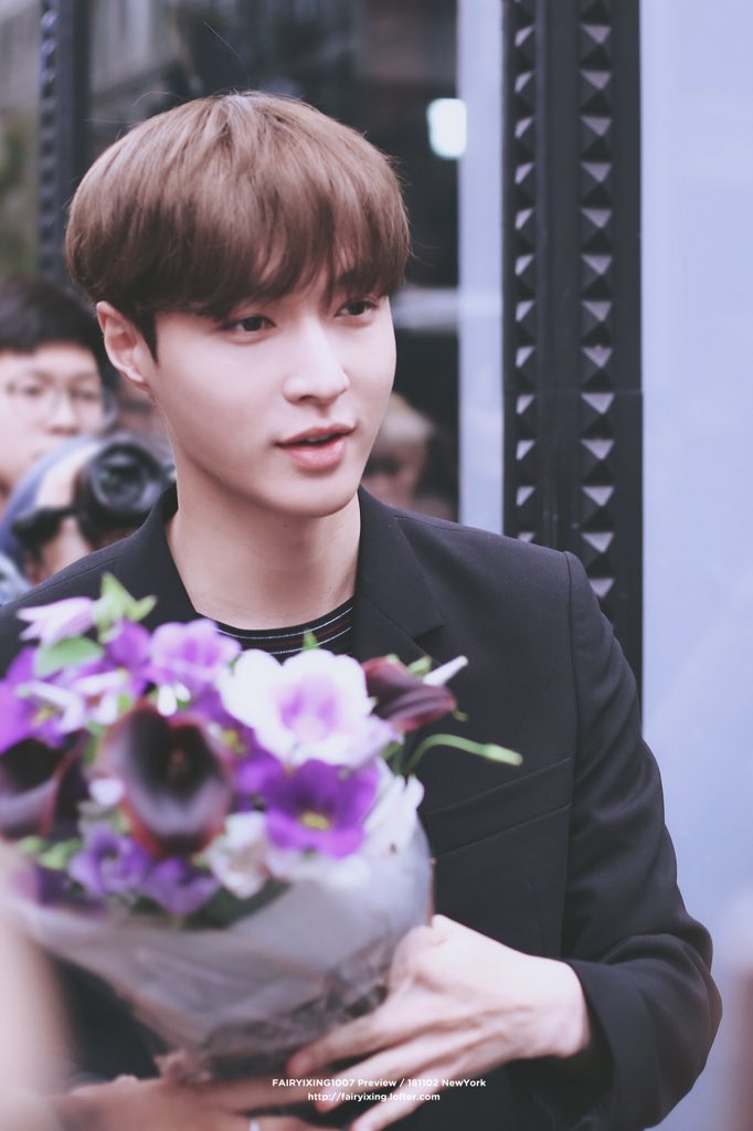 zyxdmx1007's tweet photo. I would like to request“NAMANANA” by @Lay_Zhang_ He is one of most young talented producer and singer. And he will take his showcase in USA recently. #MostRequestedLive@MostRequestLive https://t.co/ss6KgCfAAR