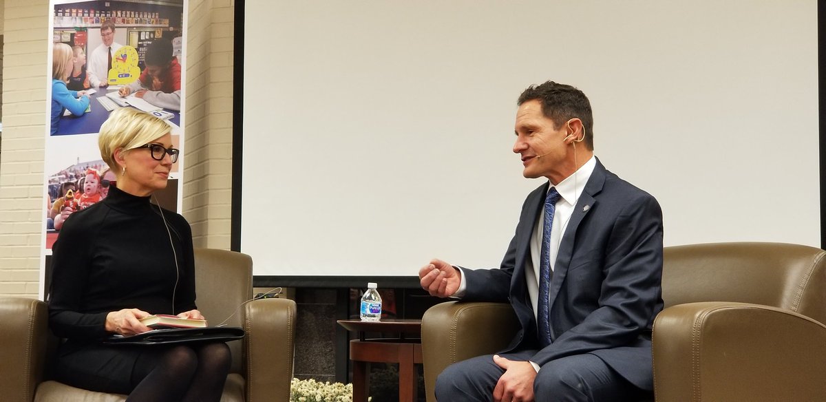 Absolutely wonderful discussion by Gordie Howe's son @xrayhowe with @DianeLarson about his book Nine Lessons I Learned from My Father.
@bgsu
#HeartwarmingStories ❤️