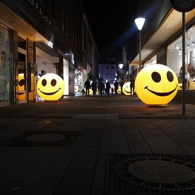 kehrseite's tweet image. Wie jedes Jahr gibt es wieder tolle Lichtanimationen in der Innenstadt 💫🌌😁 #Duerenleuchtet #dueren bit.ly/2SJ1RtO