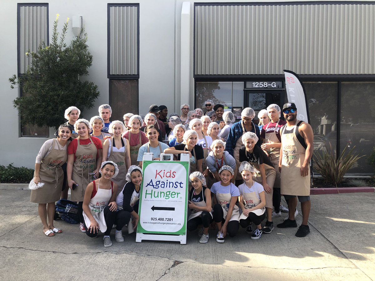 thecaliblackops's tweet photo. Ops team bonding with a purpose 💙 #calicares #kidsagainsthunger #givingback #mealpacking https://t.co/pDZFK7DoTy