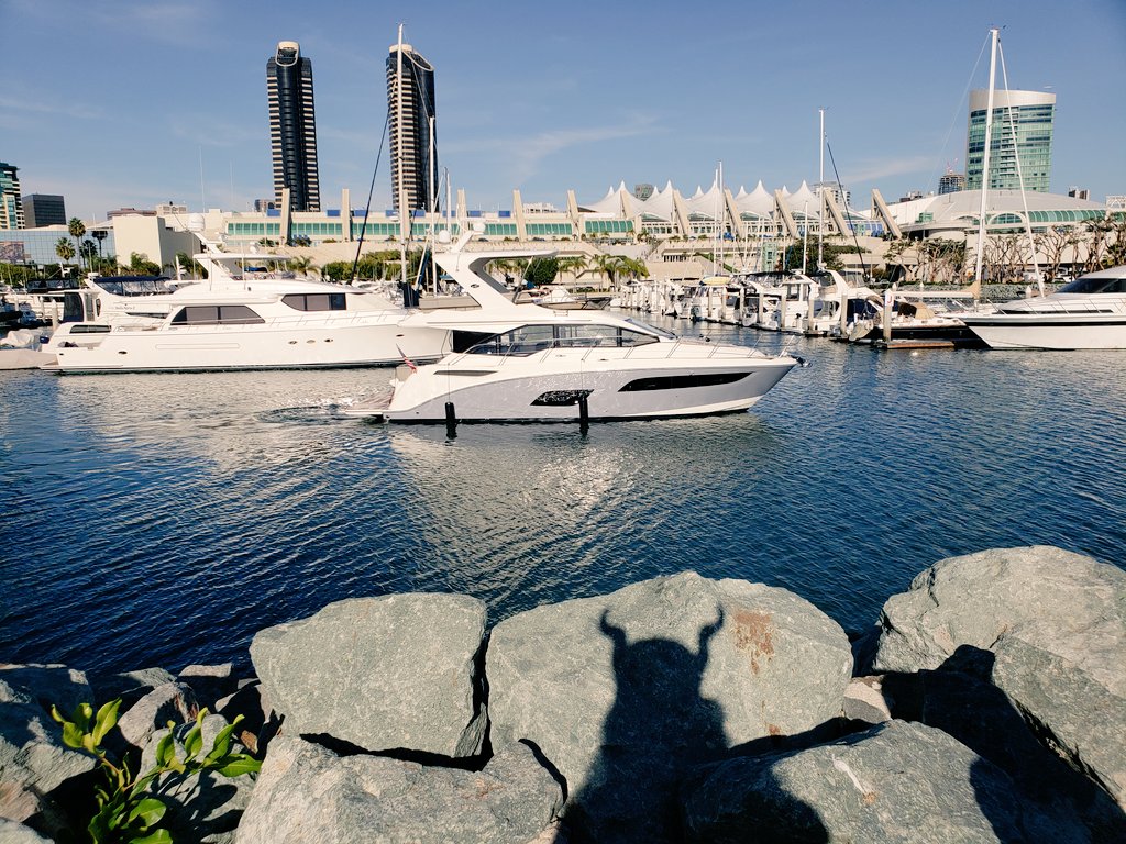 hoplightsocial's tweet image. Can you guess who&apos;s pouring beers at #guildfest ? #SDBEERWEEK @StoneBrewing