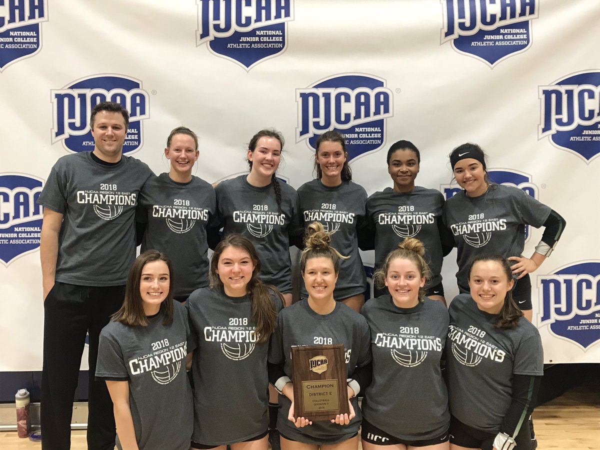 sc4athletics's tweet photo. And your Region XII District E Volleyball Champions are Oakland Community College! They beat Mott Community College coming out of the loser’s bracket. (3-2)(3-1). Congratulations! @OCCollege @NJCAARegion12 @NJCAAVolleyball https://t.co/a8mfJ3MamF