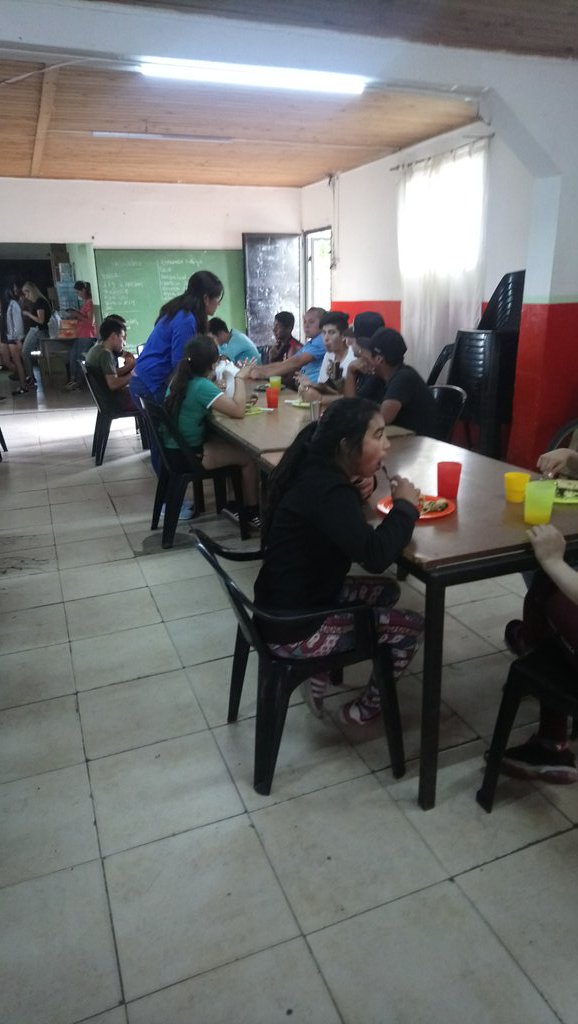 EnvionV's tweet photo. #Envion Mundofeliz
@Sede Don Orione
Disfrutando de la merienda junto a una rica tartas.
Gracias a los  #finesconoficios por la colocación. https://t.co/xN3mPIpp7n