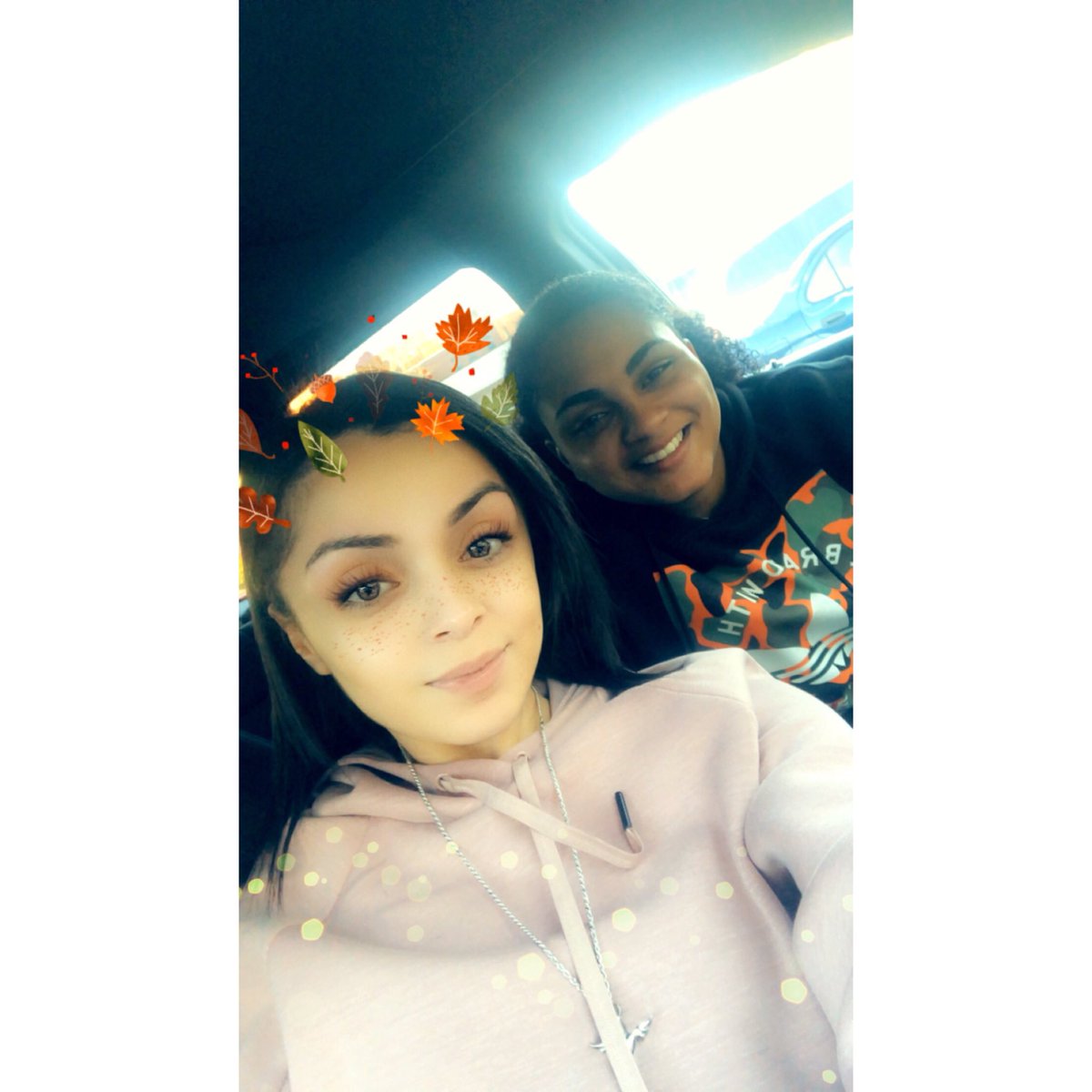 KarinaAimeeee's tweet photo. We got each other like no other ❤️👯♀️🤞🏻 @GtheGreat_ #PrimaHermana https://t.co/QU71qguYkZ
