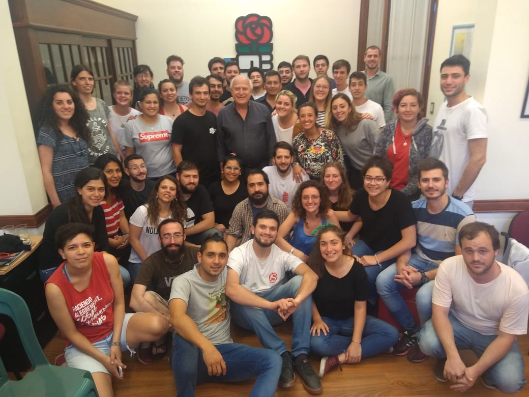 giselmahmud's tweet photo. Los y las jóvenes de la @JS_Argentina y el @MNR_Nacional tenemos la convicción y las ganas de tener una opción progresista para nuestro país y nos encontramos a pensar cómo construirla. 
Gracias @MonicaFein y @MiguelLifschitz por acompañarnos ✊❤ https://t.co/ak86z9zg7x
