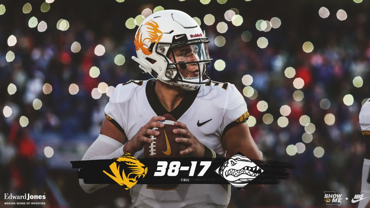 MizzouFootball's tweet photo. A STATEMENT WIN! 💪

#Mizzou knocks off No. 13 Florida, 38-17.

#MIZ #ShowMe 🐯🏈 https://t.co/sVIrR7oNun