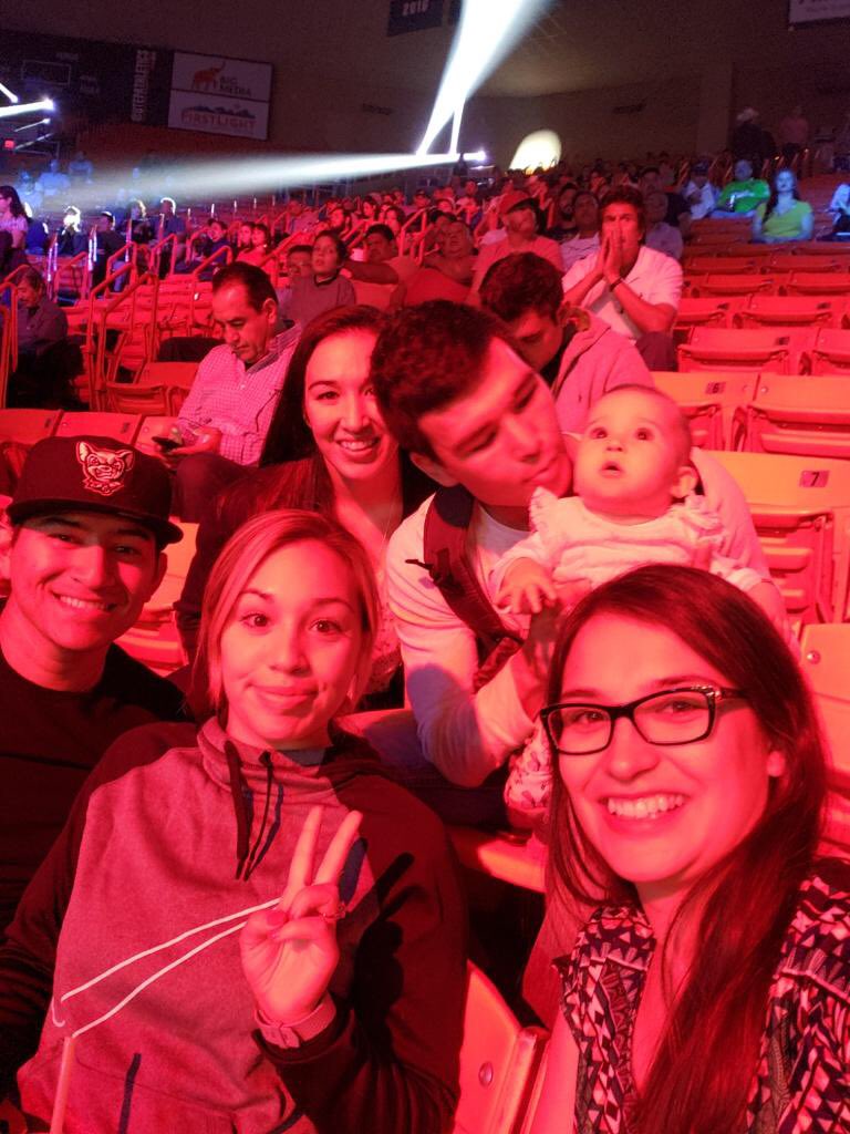 jenboxerhan's tweet photo. Here at the fights cheering Zach on❤️💥🥊 #epsweetheart #zachprieto #donhaskinscenter https://t.co/PAIBq2DAL0