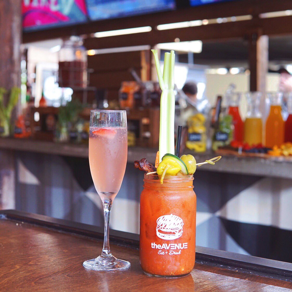 Extra hour of sleep means you can hit the bottomless bar at open! $20 bottomless mimosas + Bloody Marys, every Sunday 11 AM - 4 PM. 🍹🥂 #fallback #theAVENUEdtsp