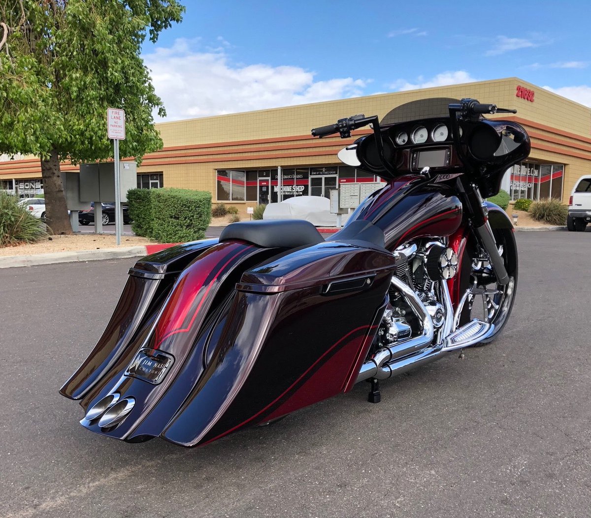 JimNasiCustoms's tweet photo. #StreetGlide featuring rear fender exhaust kit #JimNasi #JimNasiCustoms https://t.co/0VR0QhL0no