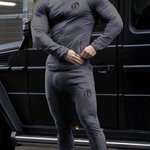 確かになw服は着ているけど体型に恵まれすぎてドスケベになってる男性たちw