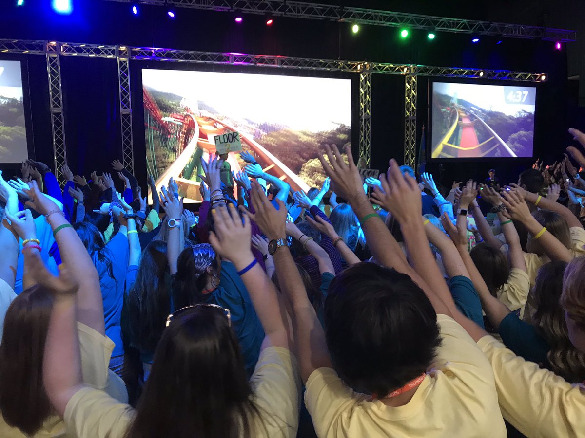ChoctawHSStuCo's tweet photo. First general session of #oascstate18! See the needs in the world and go meet them! #bejamal #OHYEAH https://t.co/16YIXtUBq9