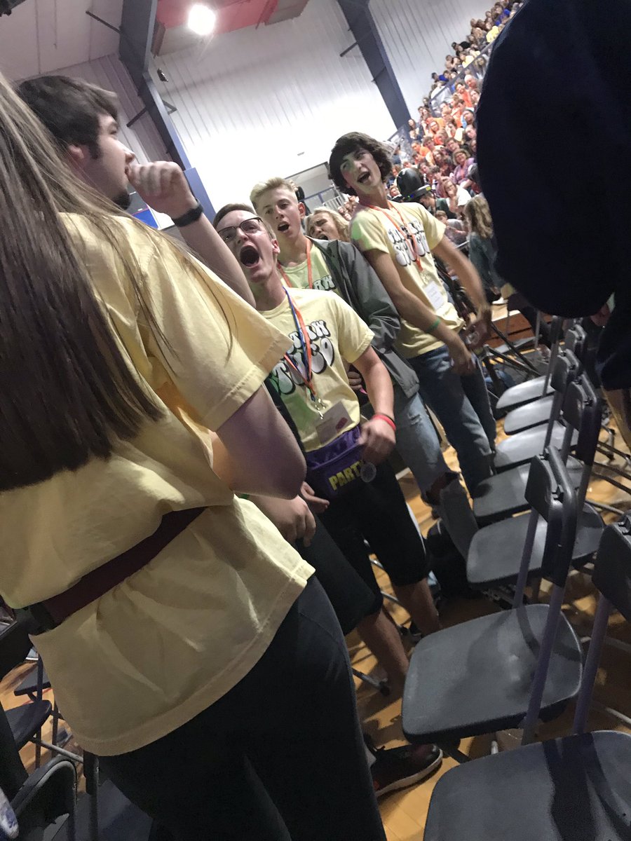 ChoctawHSStuCo's tweet photo. First general session of #oascstate18! See the needs in the world and go meet them! #bejamal #OHYEAH https://t.co/16YIXtUBq9