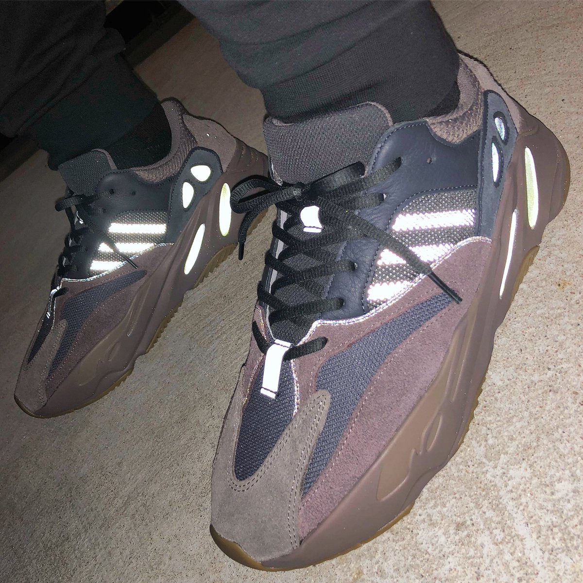 mauve yeezy 700