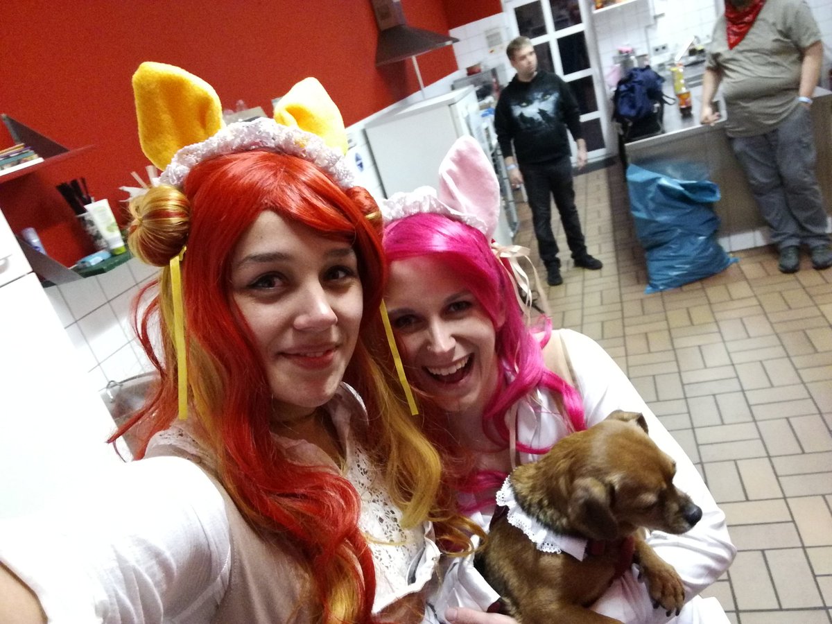 Straw_n_Berries's tweet photo. @BronyKnSt  war wieder echt schön mit euch ^^ hoffentlich sieht man sich bald wieder ❤️
Wir hatten auch wieder ein tolles Fotoshooting mit allen unseren Maids, Bilder folgen wenn wir sie bekommen haben 😄 https://t.co/gM16lVEP8E