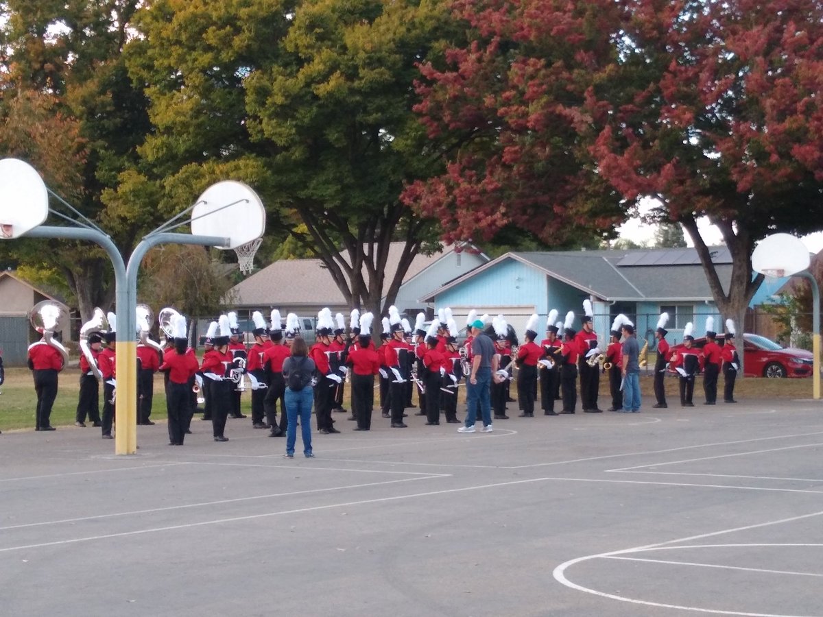AHSTitanBand's tweet photo. Getting ready for Lodi Competition tonight! https://t.co/PQlyvvcF9p