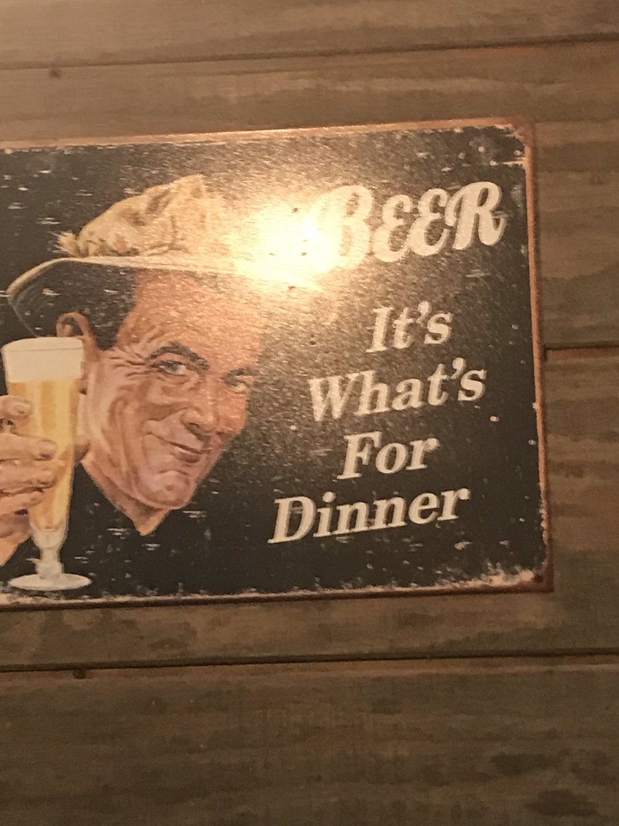 lynnelyman's tweet image. Surprised not find #BrettKavanaugh in this place #ILIKEBEER