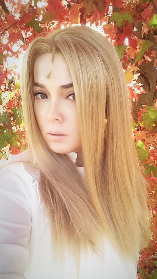 comfiicutie's tweet image. btw this is what 3 hours of straightening looks like. The product image versus after styling

also I love finding cheap lacefronts I can modify for my cosplays 
#cosplay #wig #wigwork