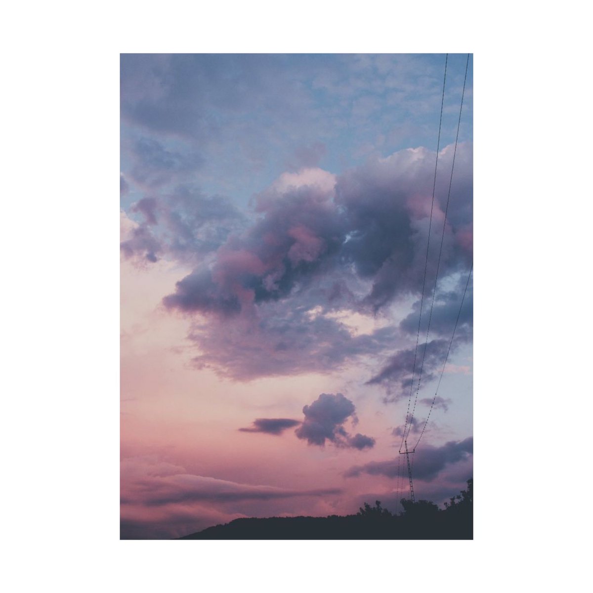 𝐿𝑎 𝑣𝑖𝑑𝑎 𝑦 𝑠𝑢𝑠 𝑗𝑜𝑑𝑖𝑑𝑜𝑠 𝑐𝑜𝑛𝑡𝑟𝑎𝑠𝑡𝑒𝑠. 𝐴 𝑣𝑒𝑐𝑒𝑠 𝑡𝑎𝑛 𝑝𝑢𝑡𝑎.
𝑆𝑖𝑛 𝑒𝑚𝑏𝑎𝑟𝑔𝑜, 𝑚𝑎𝑟𝑎𝑣𝑖𝑙𝑙𝑜𝑠𝑎.🌹