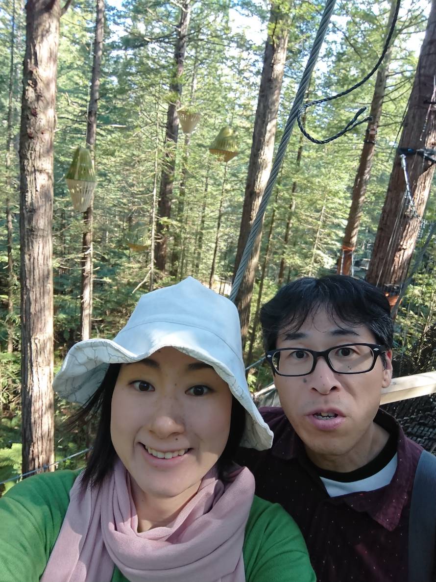 Om Vacation V Twitter ニュージーランドから帰国されたs夫妻 こちらの写真は温泉地ロトルアの郊外 レッドウッドフォレストのトレッキング中に撮影したものだそう 巨木が立ち並ぶ森の中のトレッキング お二人によれば負荷は軽めで長距離歩くのは無理という方にも