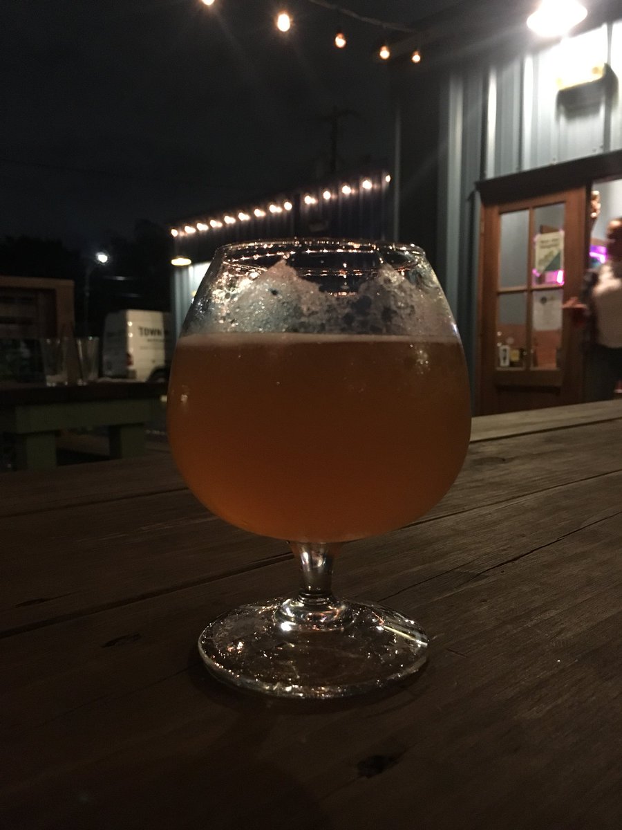 Martinez_girl03's tweet photo. The @HoustonCider Hazy Mango Milkshake is the shit. #houstoncider #drinklocal https://t.co/qpIf9pyvvf