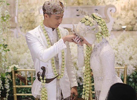 JFUIN's tweet photo. Ngiring bingah.
Wilujeng ngambah sagara rumah tangga teh @MelodyLaksani, sing rukun, runtut raut, kacai jadi saleuwi kadarat jadi salebak. dido’akeun mugia sing janten kulawarga nu sakinah mawadah warahmah dipaparin katurunan anu sholeh sareng sholehah. https://t.co/tF3jcsmukB