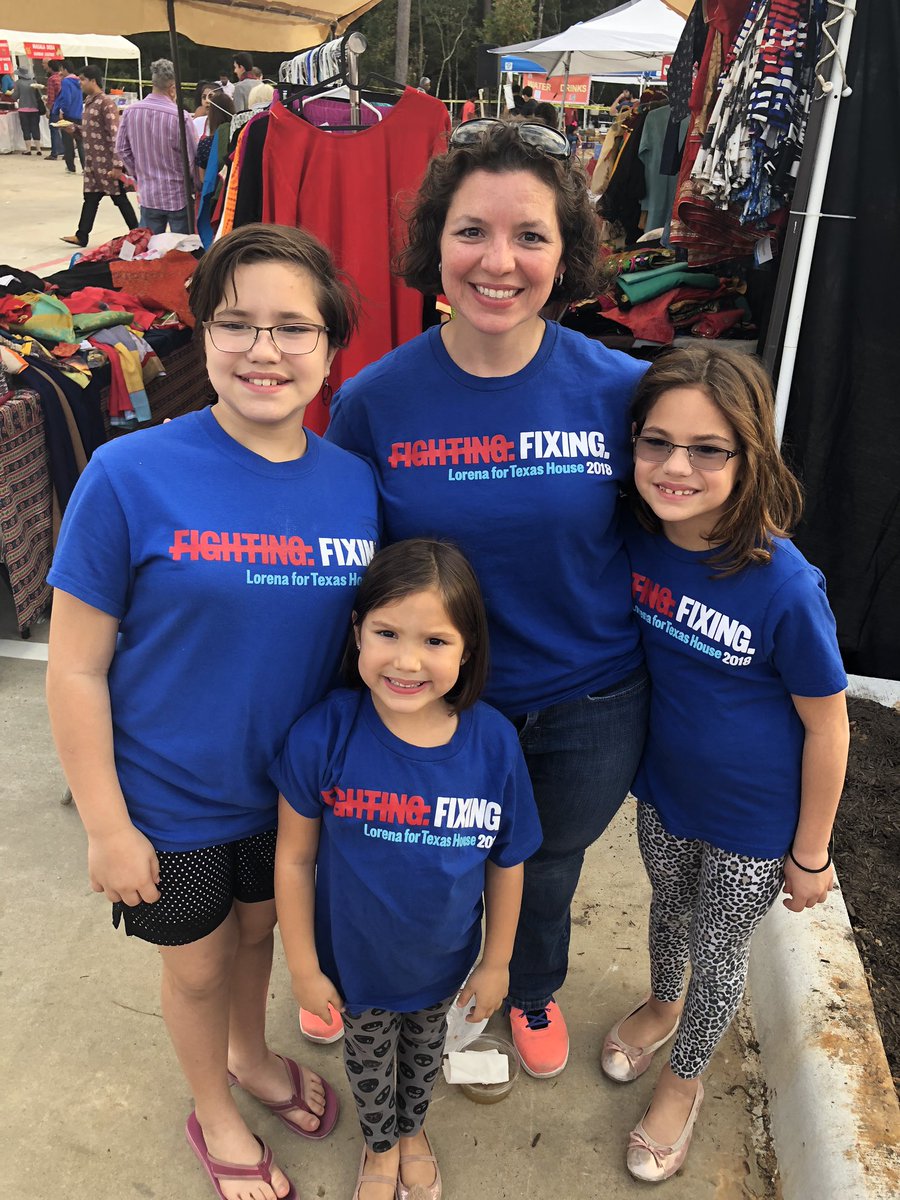 Erica4TX's tweet photo. These Lawrence ladies love @lorenafortexas! We want her elected to serve in Austin so she can stop the dysfunctional fighting, reach across the aisle to start some fixing! #TXlege #Startfixing #thewoodlandstx #vote https://t.co/2dYE1XWkZH