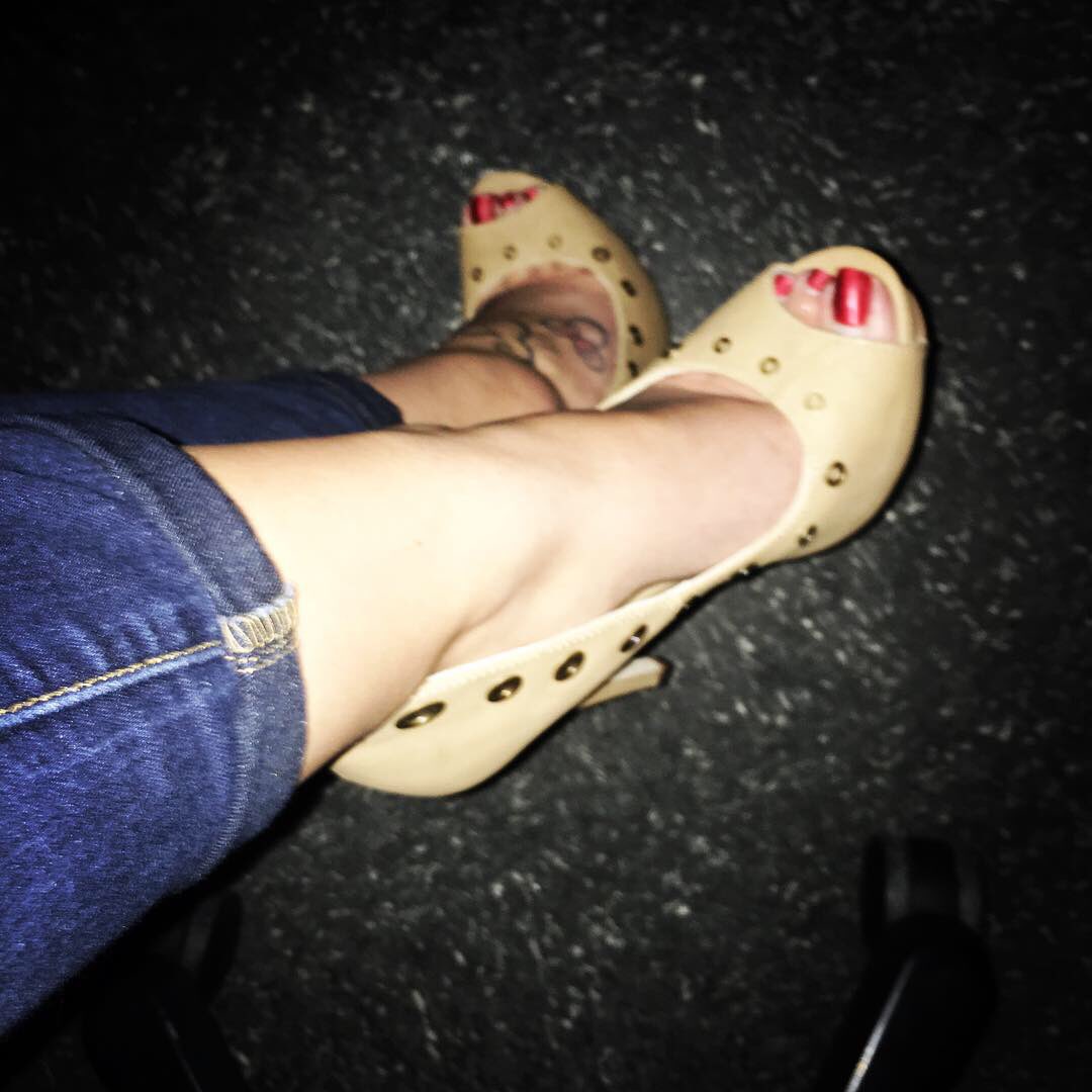 Disney_Alli's tweet photo. Mixed @shoedazzle’s Jolie w/ @justfabonline skinnies &amp; a @lularoe tank &amp; Shirley #shoes #shoefie #shoestagram #shoesoftheday #sotd #outfitoftheday #ootd #shoedazzle #justfabstyle #lularoe #lularoeshirley #lularoetanktop #highheels #highheeledshoes #shoelover #shoefreak #shoewhore https://t.co/1yDHCUhWFd