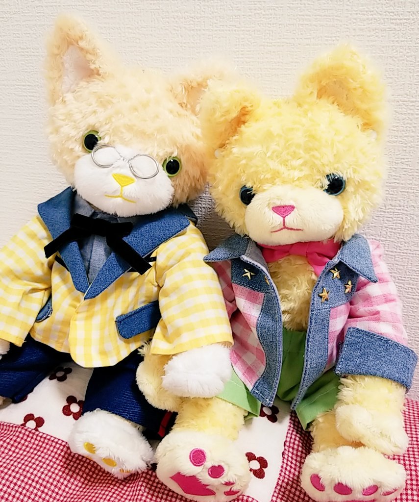 mtmt_mgn's tweet photo. ロージーくんのDAYDREAMの衣装できました！
シャニドリ衣装好きなので完成して嬉しいです🌼
ただニットベストの作り方を教えて欲しい…😔

型紙はことろ様(@cotoro_net)よりお借りしました！
いつもありがとうございます😊
#プリンスキャット 
#うたプリ手芸部 https://t.co/I52GBJzbHL