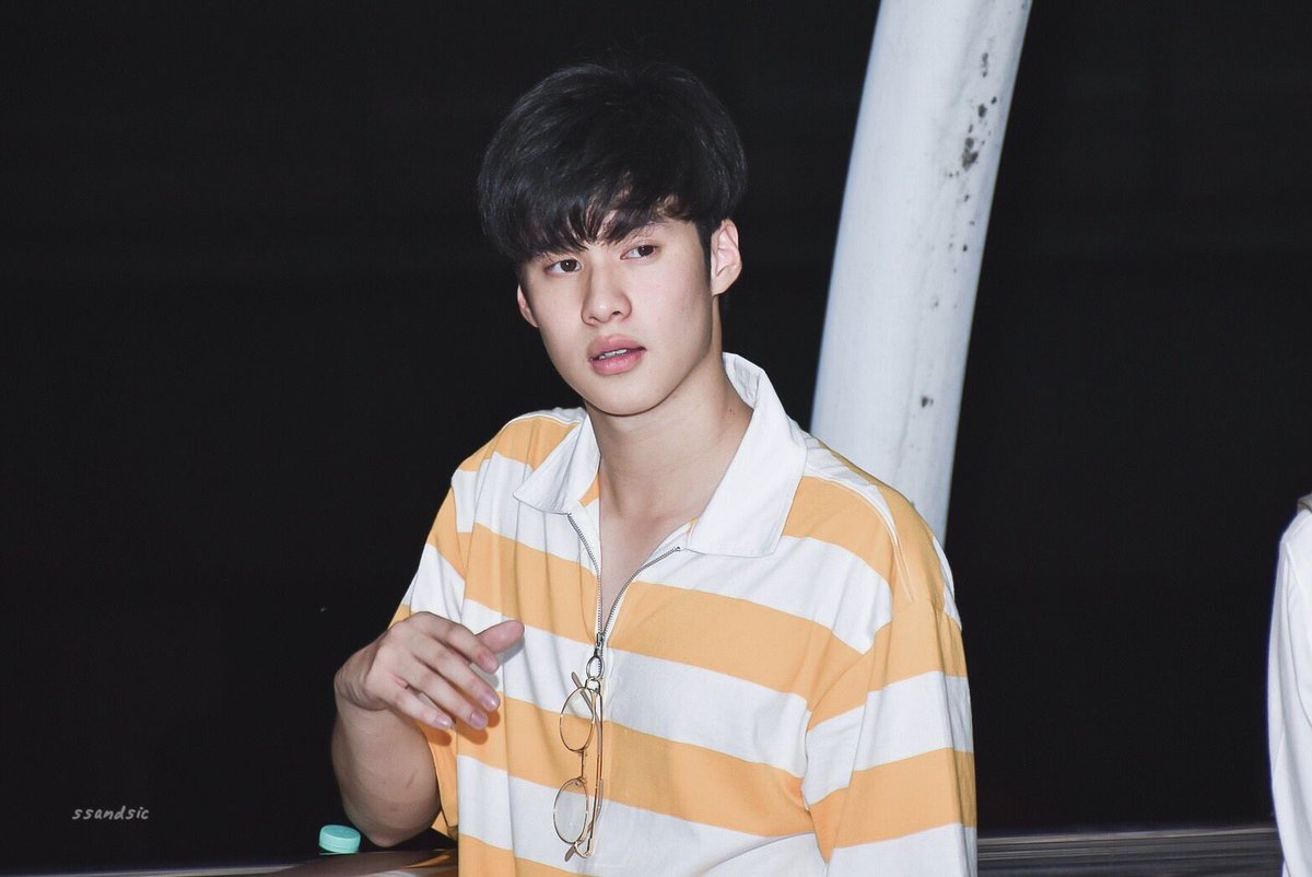 on_a_tle's tweet photo. เซตนี้...ยอมแล้วพี่พีค   หัวใจ💛💛💛

#peakpeemapol @peakpeemapol 
Cr.ssandsic https://t.co/akUbhNdWvK