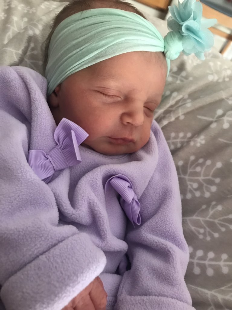 cierramorann's tweet photo. November 2nd, the best day of my life💞 12:09am/6lbs &amp; 19inches long👶🏻 https://t.co/bbHttuipBt