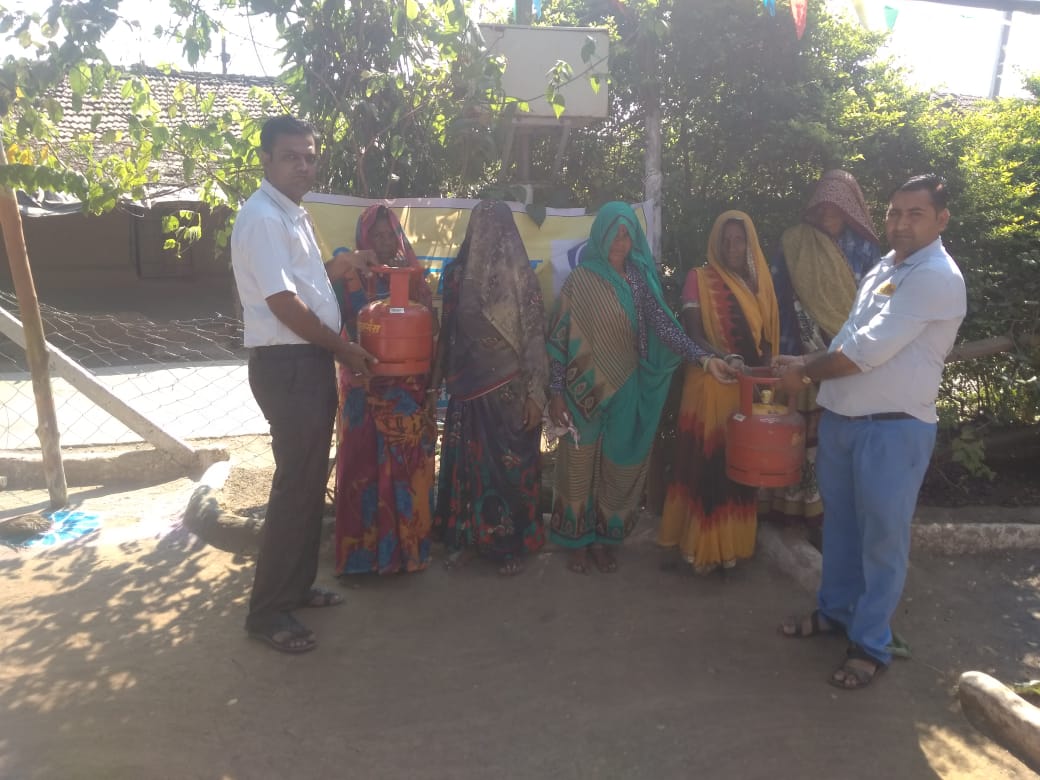 5 KG Awareness and Swapping Camp conducted by Suraj Gas Agency at village Bagli District Dewas <a href="/BPCLimited/">Bharat Petroleum</a> <a href="/BPCLLPG/">Bharat Petroleum LPG</a> <a href="/time3027/">Head, Corporate center of Excellence, BPCL</a> <a href="/vijaytilak1/">vijay tilak</a> <a href="/PeethambarantT/">PeethambaranT</a> <a href="/AshutoshJindalS/">Ashutosh Jindal</a>