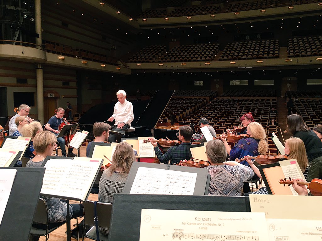 IcelandSymphony's tweet photo. Sound check of #Chopin Piano Concerto 2 in Act City Hamamatsu with #VladimirAshkenazy and #NobuyukiTsujii 

#ActCity #ActCityHamamatsu #Hamamatsu #sinfó #IcelandSymphonyInJapan https://t.co/2VfXUZAg8n