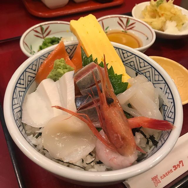 横浜駅海鮮丼
