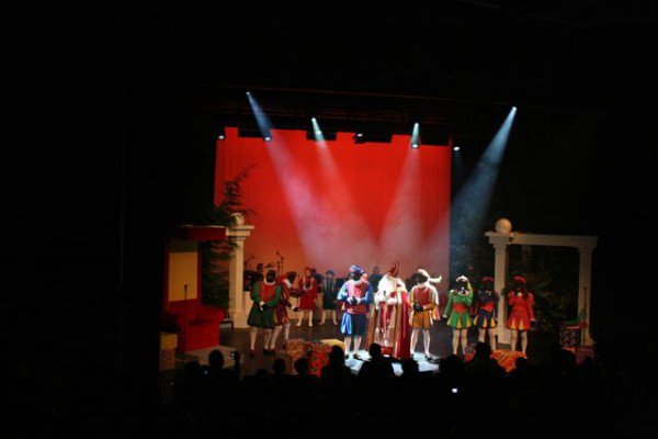 Oisterwijknews's tweet photo. Oisterwijk: Film: Zing het nieuwste Sinterklaaslied Oisterwijk https://t.co/scDxsO3ZmW https://t.co/6jiXD8LhGg