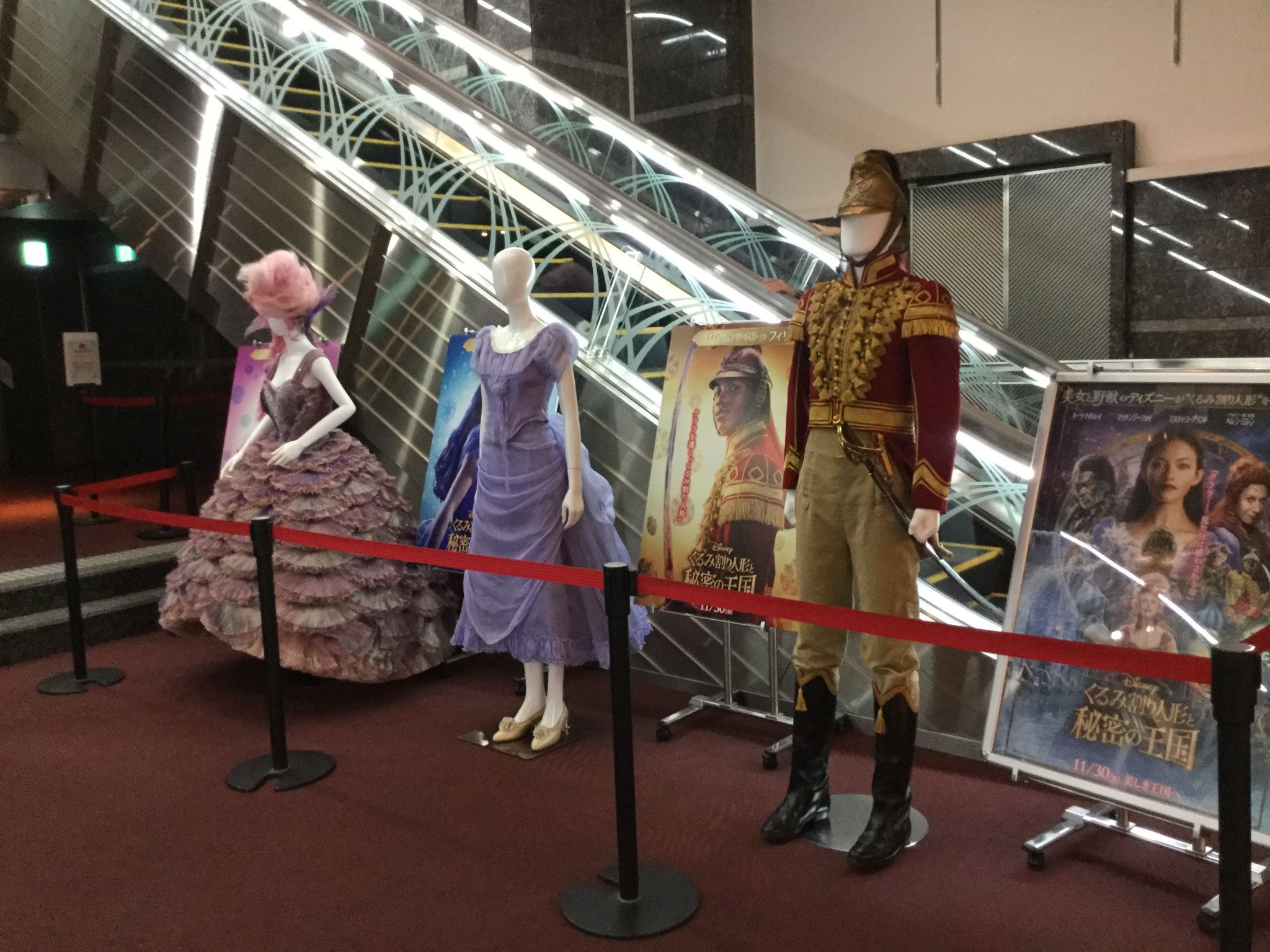 O Xrhsths さ や 妖精の庭 ハンドメイドこども服 ワンピース Sto Twitter イクスピアリに映画を観にいったら くるみ割り人形 と秘密の王国 の衣装が展示してありました シュガー プラム フェアリーのドレスのプリーツとフリルがみごとでした クリスマスとい