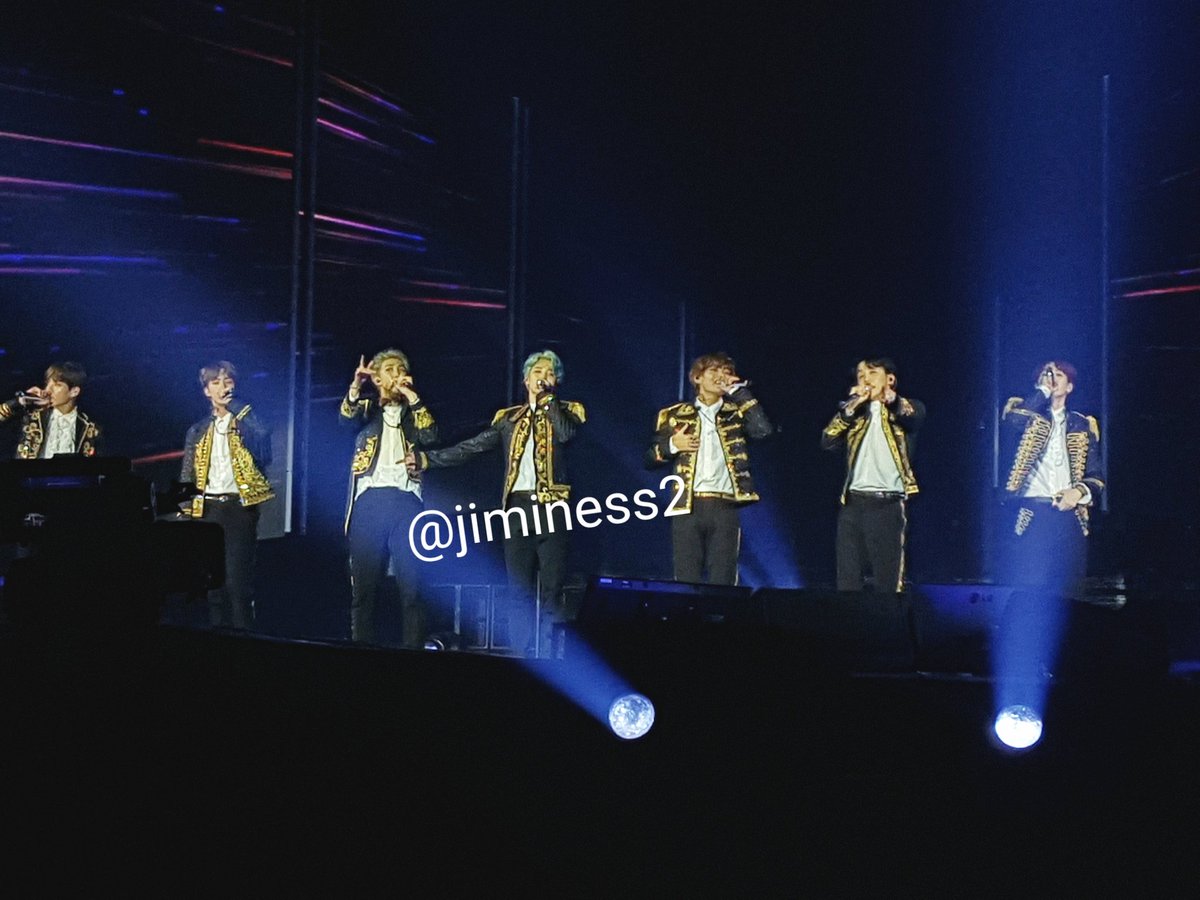 I can't believe I saw them, it's still feel unreal ! I miss them so here a little thread photos/videos of those precious moments Thank you  #BTS it was wonderful  #BTSinParis  #BTSLoveYourselfTour  @BTS_twt