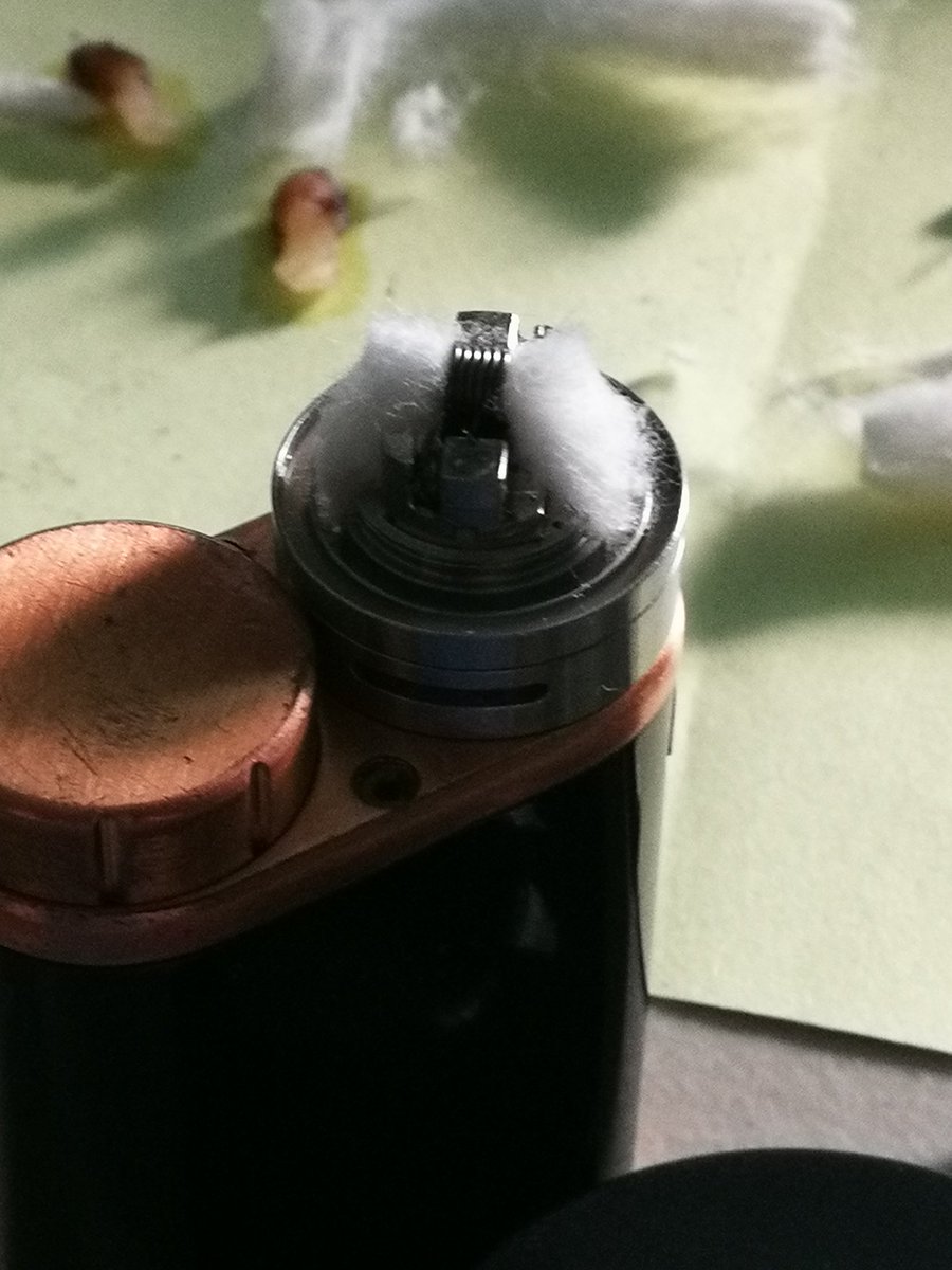 Appleinario's tweet photo. my first time to change coil and cotton

oh my god this is so much fun and exciting AAAAAAAA https://t.co/nstBq3wkLt