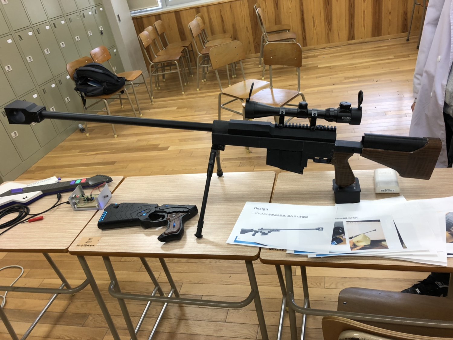 藍月要 高専出身ラノベ作家 Pa Twitter 売ってなかったから3dプリンタで自作した というへカート 内部にはコイルガンが仕込んであり 金属塊を発射可能 実際に撃つところも見せてもらった 最高としか言いようがない コイルガンって原理的に発射音しないので