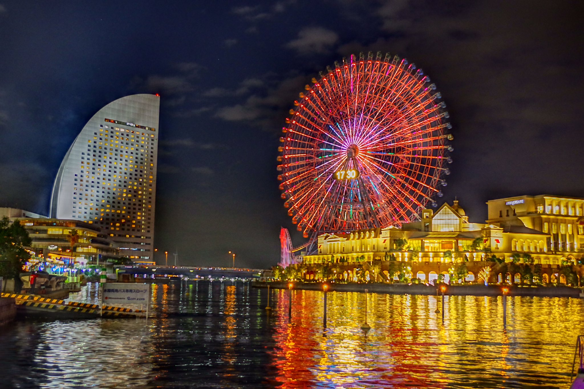 Hiro Kazama みなとみらい スマートイルミネーション 夜景 Pentax 横浜夜景 写真好きな人と繋がりたい 夜景を楽しめる時間が増えましたね ミニ三脚持っててよかった T Co Xchnepvdd3 Twitter
