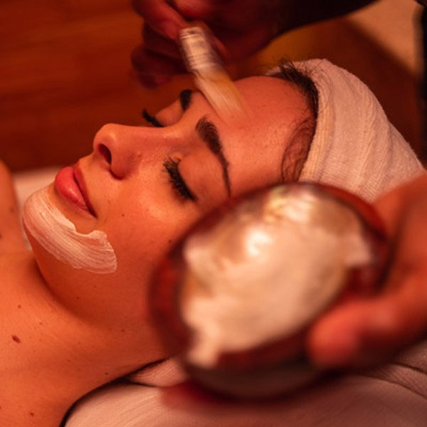 elsparome's tweet photo. 5 tropical flowers with a dermopuncture massage originating from the Balinese ritual: Cinq Mondes Ritual 5 Fleurs De Bali is one of the greatest face treatment by El Spa. 💆😊
#cinqmondes #romaprati #luxyryspa #elspa #facial #bali #spa #massage #relax https://t.co/ZSOj1YMeoU
