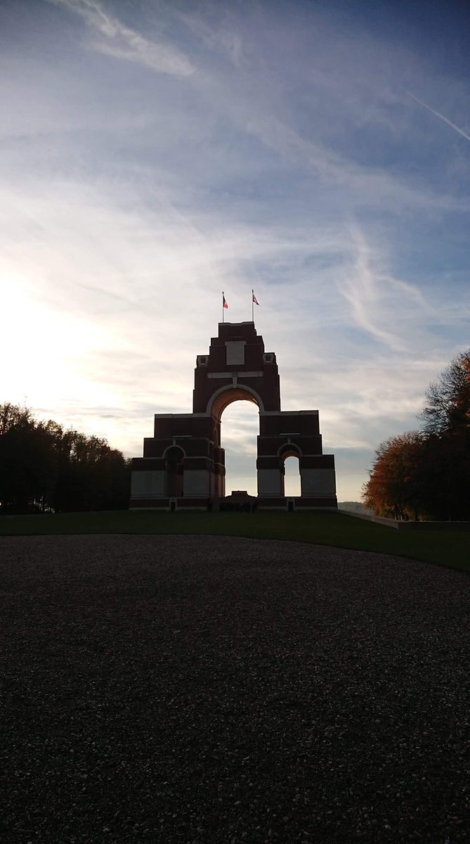 We finished the day as the sun went down at the Thiepval memorial. Such a massive structure with so many lost names #lestweforget18